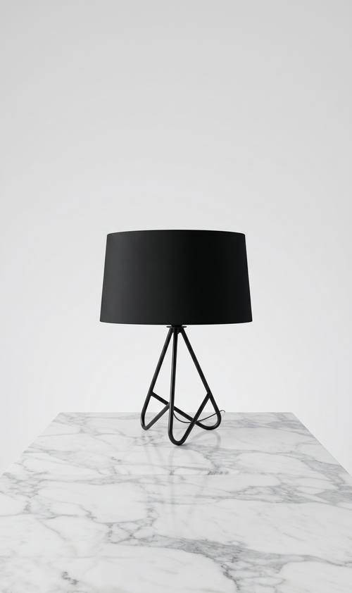Lámpara de mesa ESTRELLA en acero con pantalla de tela – 37 cm diámetro × 56 cm altura – diseño artesanal contemporáneo Beuyani México