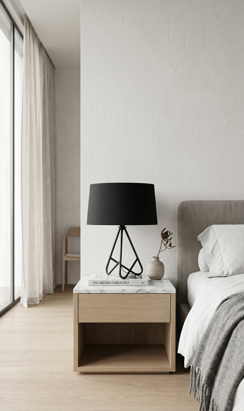 Lámpara de mesa ESTRELLA Beuyani encendida en sala o estudio – iluminación decorativa en acero y tela – decoración orgánica y contemporánea