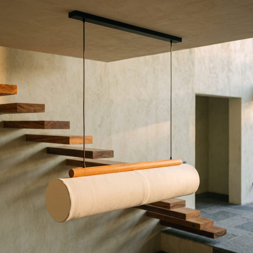 Lámpara colgante OCTO de 120 cm sobre una escalera de madera – vista 2